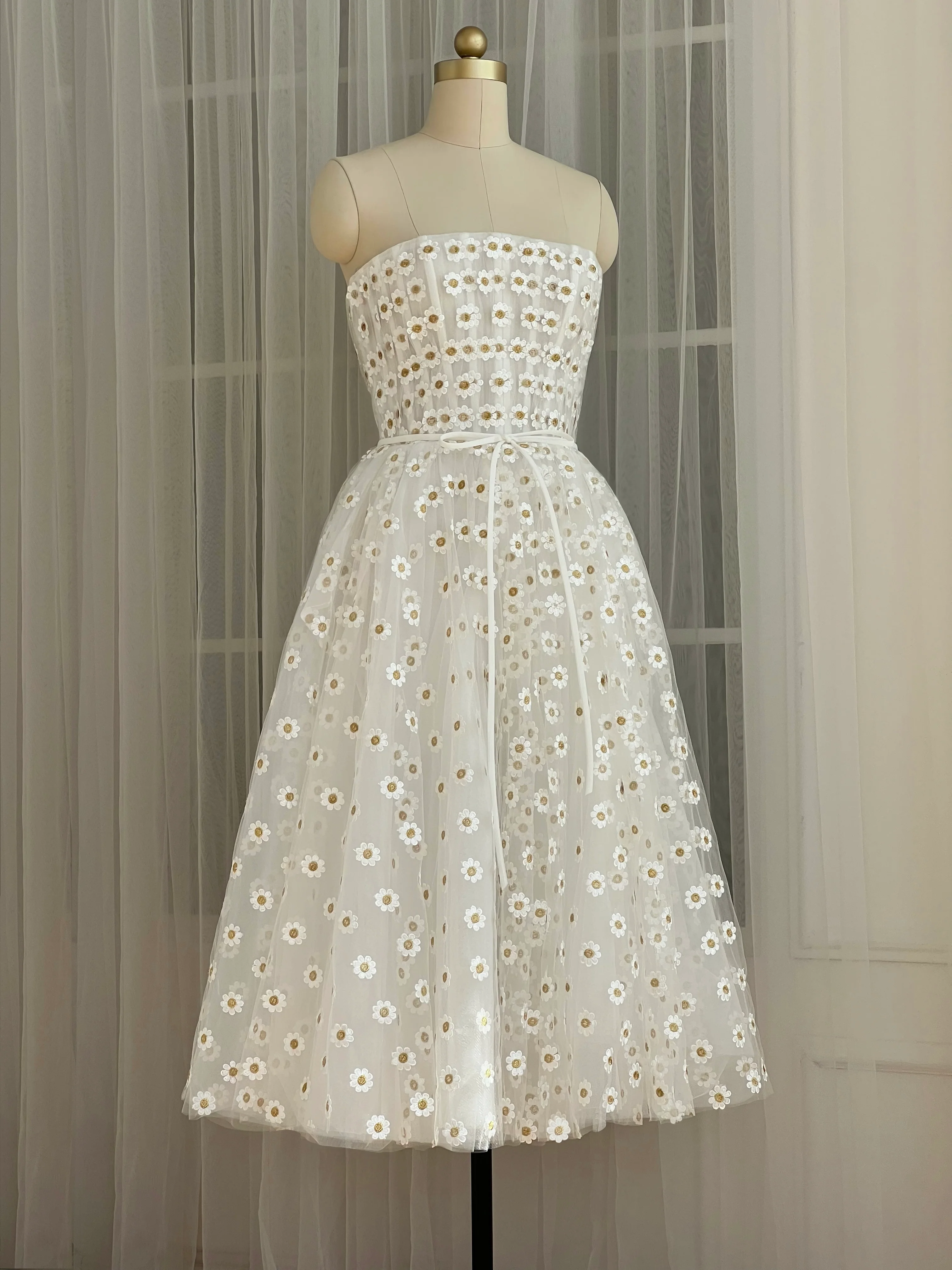 White Daisy Midi Dress - Image 2
